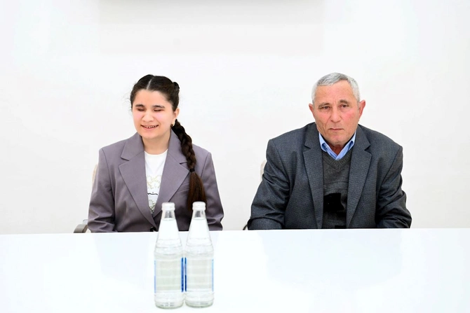 Mədəniyyət naziri Hacıqabulda vətəndaşların müraciətlərini dinlədi — FOTOLAR Mədəniyyət naziri Hacıqabulda vətəndaşların müraciətlərini dinlədi — FOTOLAR