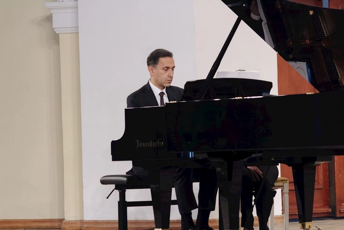 M.Maqomayev adına Azərbaycan Dövlət Akademik Filarmoniyasına “Bösendorfer” konsert royalları təqdim olundu — FOTOLAR