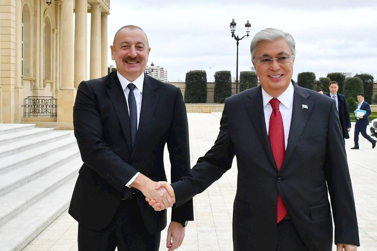 İlham Əliyev Tokayevi təbrik etdi