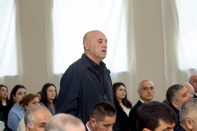Rüstəm Xəlilov daha bir kənddə səyyar qəbul keçirdi — FOTOLAR Rüstəm Xəlilov daha bir kənddə səyyar qəbul keçirdi — FOTOLAR