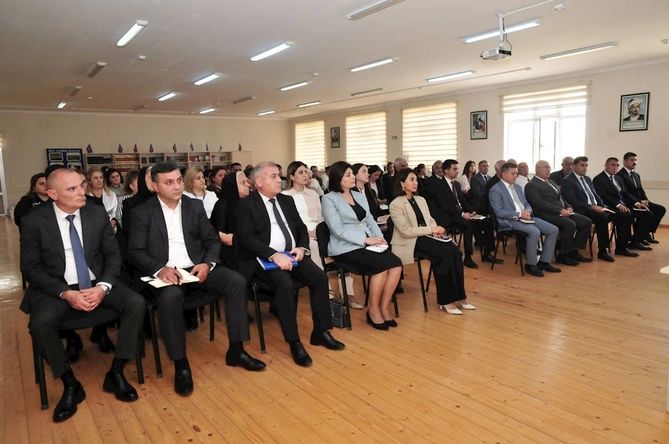 Bayramlar ərafəsində Abşeronun kənd və qəsəbələrində vətəndaş qəbulları keçirildi — FOTOLAR Bayramlar ərafəsində Abşeronun kənd və qəsəbələrində vətəndaş qəbulları keçirildi — FOTOLAR