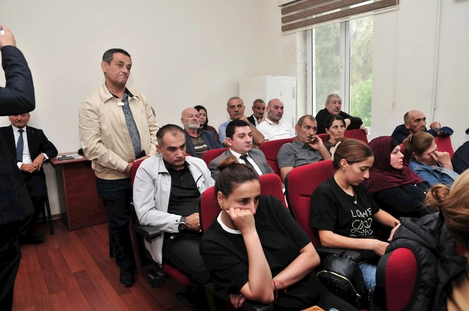 Bayramlar ərafəsində Abşeronun kənd və qəsəbələrində vətəndaş qəbulları keçirildi — FOTOLAR Bayramlar ərafəsində Abşeronun kənd və qəsəbələrində vətəndaş qəbulları keçirildi — FOTOLAR