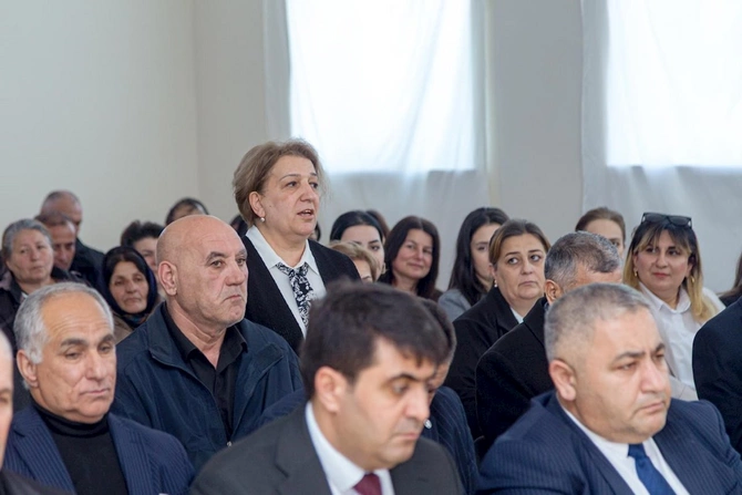 Rüstəm Xəlilov daha bir kənddə səyyar qəbul keçirdi — FOTOLAR Rüstəm Xəlilov daha bir kənddə səyyar qəbul keçirdi — FOTOLAR