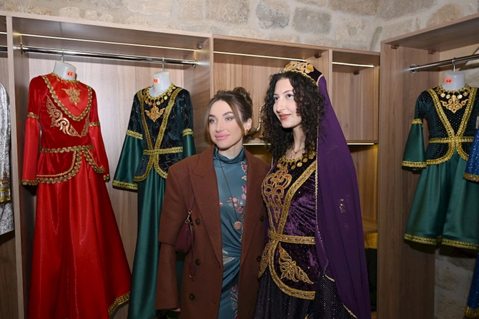 Prezidentin gəlini Buxara karvansarasının açılışında — FOTOLAR