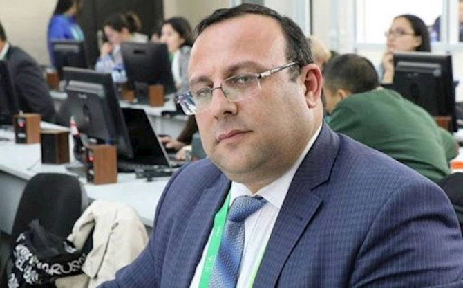 Sinif yoldaşı açıqladı: Rüfət Nasosnu “Milyonların şousu”nda 8 min manatı belə qazanıbmış — FOTO Sinif yoldaşı açıqladı: Rüfət Nasosnu “Milyonların şousu”nda 8 min manatı belə qazanıbmış — FOTO