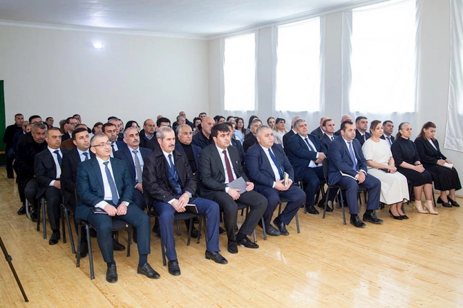 Rüstəm Xəlilov daha bir kənddə səyyar qəbul keçirdi — FOTOLAR Rüstəm Xəlilov daha bir kənddə səyyar qəbul keçirdi — FOTOLAR