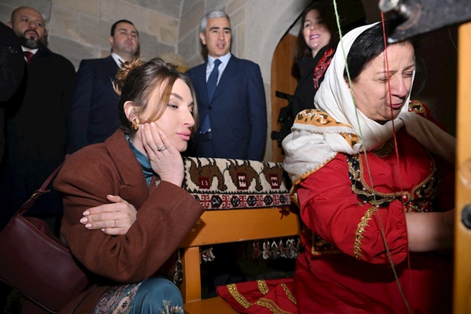 Prezidentin gəlini Buxara karvansarasının açılışında — FOTOLAR