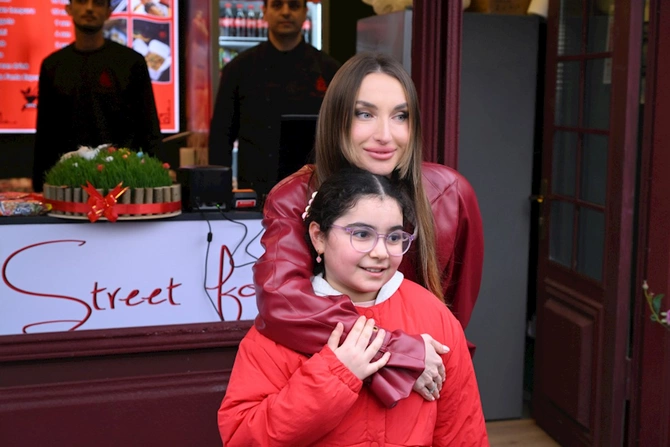 Alyona Əliyeva Novruz yarmarkasında — FOTOLAR Alyona Əliyeva Novruz yarmarkasında — FOTOLAR
