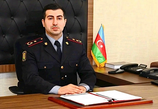 Atasının Galenvagenində ad gününü qeyd edən azyaşlı tapıldı — Atası cərimələndi Atasının Galenvagenində ad gününü qeyd edən azyaşlı tapıldı — Atası cərimələndi