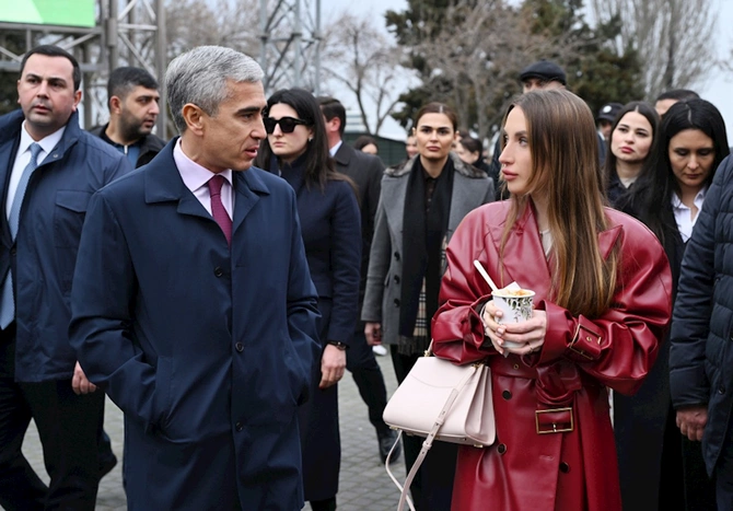 Alyona Əliyeva Novruz yarmarkasında — FOTOLAR Alyona Əliyeva Novruz yarmarkasında — FOTOLAR