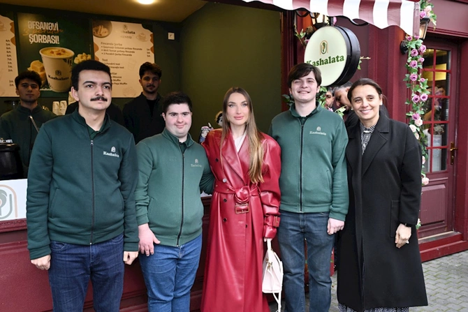 Alyona Əliyeva Novruz yarmarkasında — FOTOLAR Alyona Əliyeva Novruz yarmarkasında — FOTOLAR
