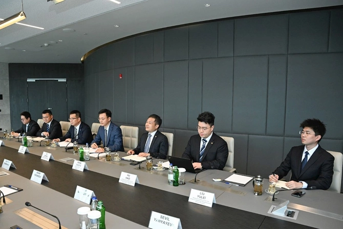 Mikayıl Cabbarov Powerchina Resources Ltd şirkətinin icraçı vitse-prezidenti ilə görüşdü