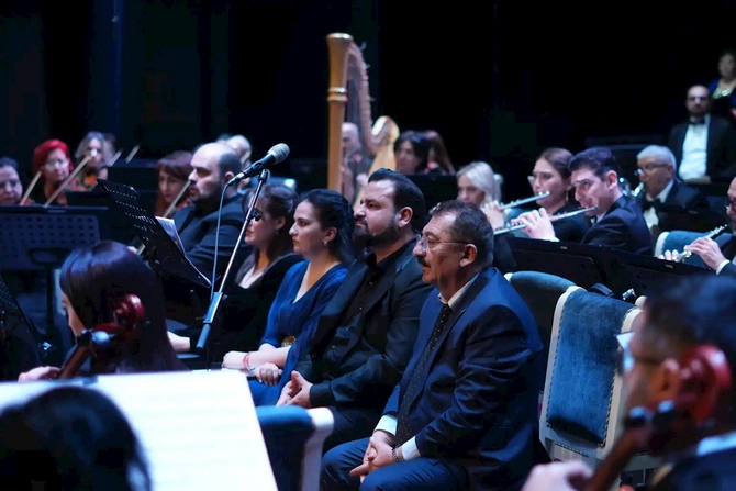Qastrol proqramı çərçivəsində Gəncədə simfonik orkestrin konserti keçirilib — FOTOLAR Qastrol proqramı çərçivəsində Gəncədə simfonik orkestrin konserti keçirilib — FOTOLAR