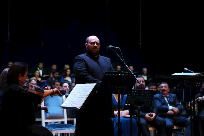 Qastrol proqramı çərçivəsində Gəncədə simfonik orkestrin konserti keçirilib — FOTOLAR Qastrol proqramı çərçivəsində Gəncədə simfonik orkestrin konserti keçirilib — FOTOLAR