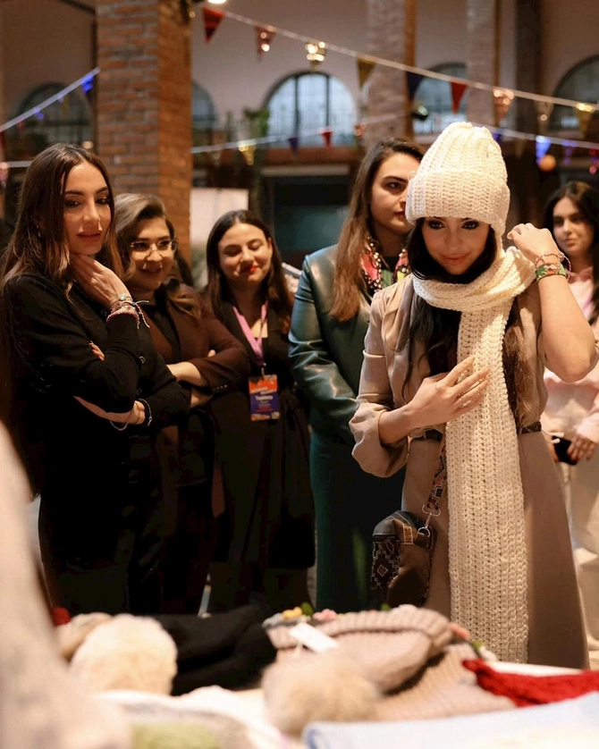 Prezidentin qızları “Woman Bazaar 5” festivalında — FOTOLAR Prezidentin qızları “Woman Bazaar 5” festivalında — FOTOLAR