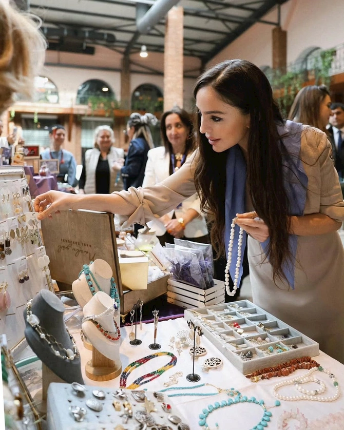 Prezidentin qızları “Woman Bazaar 5” festivalında — FOTOLAR Prezidentin qızları “Woman Bazaar 5” festivalında — FOTOLAR