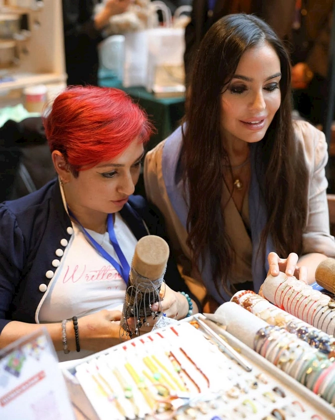Prezidentin qızları “Woman Bazaar 5” festivalında — FOTOLAR Prezidentin qızları “Woman Bazaar 5” festivalında — FOTOLAR