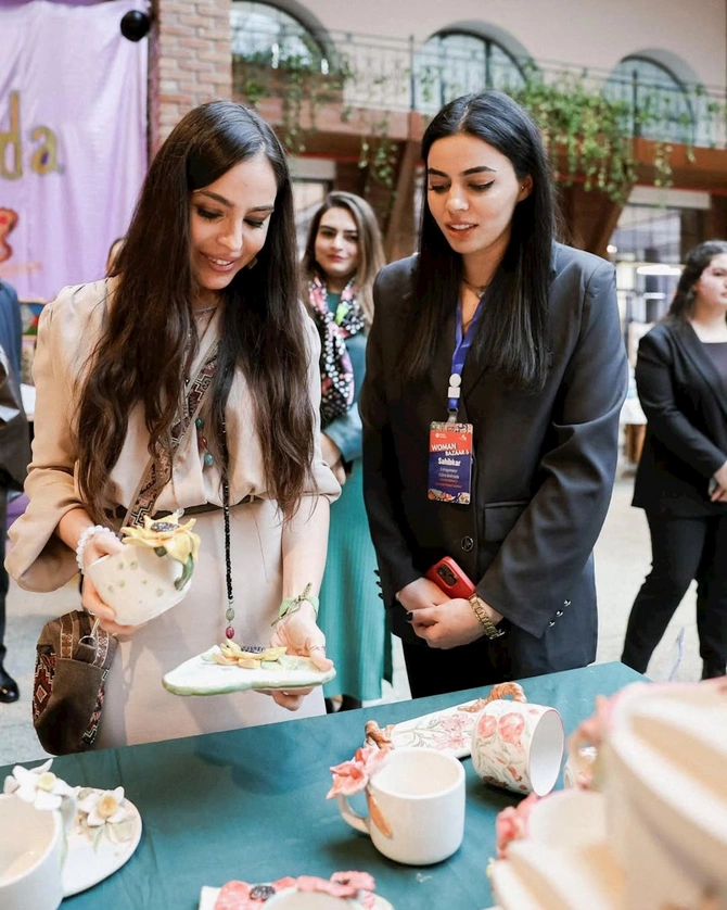 Prezidentin qızları “Woman Bazaar 5” festivalında — FOTOLAR Prezidentin qızları “Woman Bazaar 5” festivalında — FOTOLAR