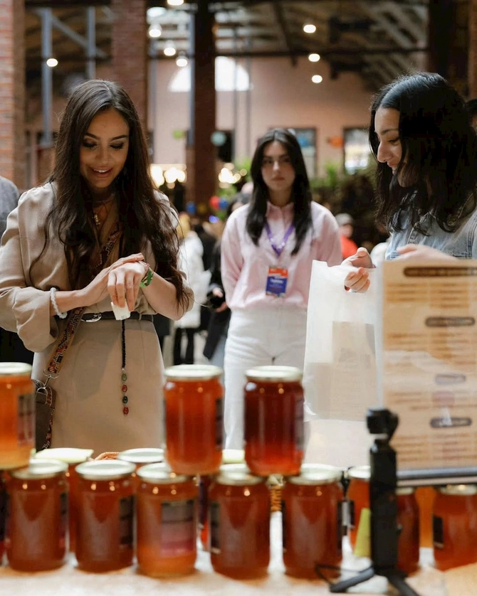 Prezidentin qızları “Woman Bazaar 5” festivalında — FOTOLAR Prezidentin qızları “Woman Bazaar 5” festivalında — FOTOLAR