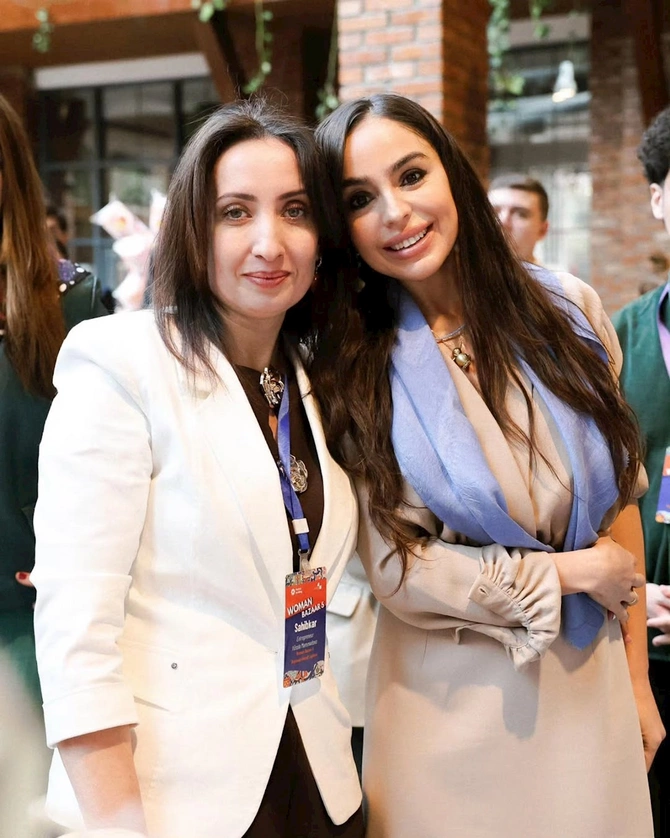 Prezidentin qızları “Woman Bazaar 5” festivalında — FOTOLAR Prezidentin qızları “Woman Bazaar 5” festivalında — FOTOLAR