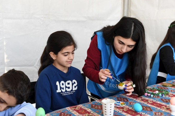Bakıda Xəzərin suları avarçəkmə və yelkənli qayıqlarla bəzəndi — FOTOLAR