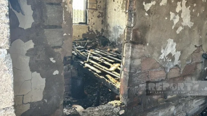 Sumqayıt sakininin evi yanaraq kül oldu — FOTOLAR Sumqayıt sakininin evi yanaraq kül oldu — FOTOLAR