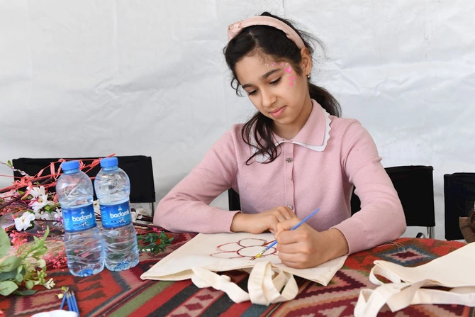 Bakıda Xəzərin suları avarçəkmə və yelkənli qayıqlarla bəzəndi — FOTOLAR
