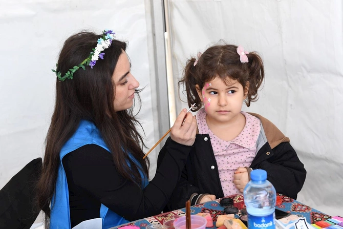 Bakıda Xəzərin suları avarçəkmə və yelkənli qayıqlarla bəzəndi — FOTOLAR