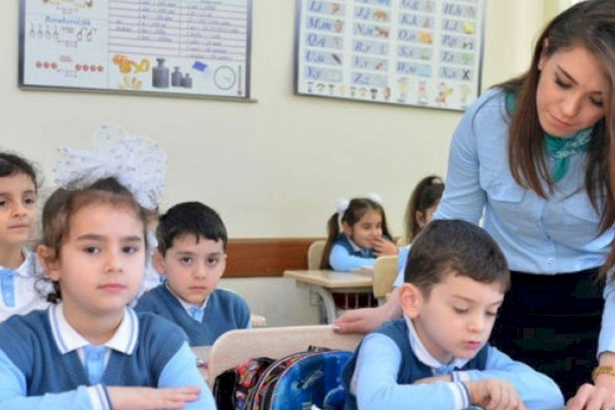 Azərbaycanda minlərlə müəllimin maaşı arta bilər