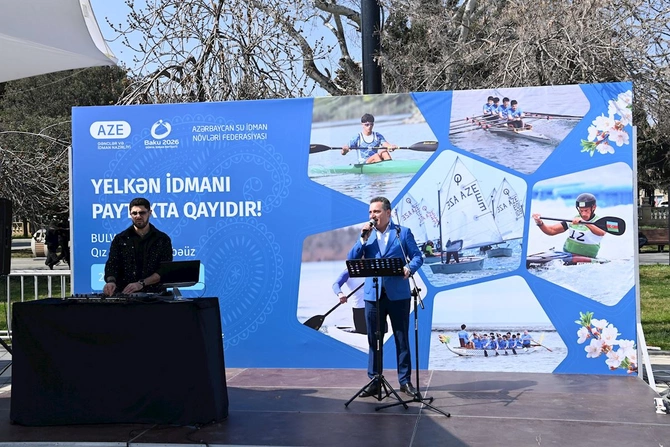 Bakıda Xəzərin suları avarçəkmə və yelkənli qayıqlarla bəzəndi — FOTOLAR
