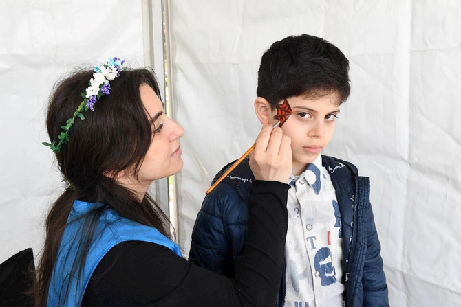Bakıda Xəzərin suları avarçəkmə və yelkənli qayıqlarla bəzəndi — FOTOLAR