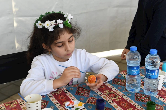 Bakıda Xəzərin suları avarçəkmə və yelkənli qayıqlarla bəzəndi — FOTOLAR