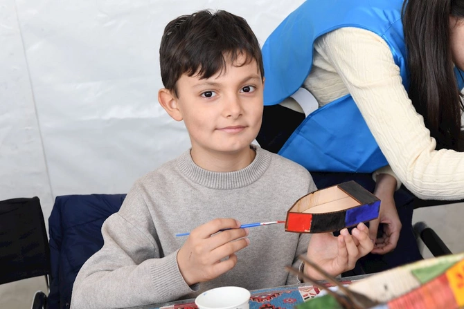 Bakıda Xəzərin suları avarçəkmə və yelkənli qayıqlarla bəzəndi — FOTOLAR
