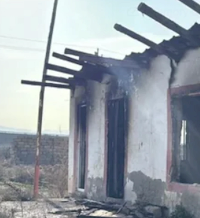 Sumqayıt sakininin evi yanaraq kül oldu — FOTOLAR Sumqayıt sakininin evi yanaraq kül oldu — FOTOLAR