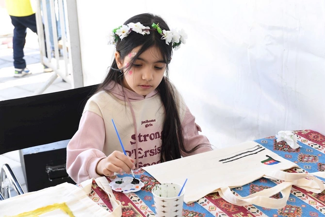 Bakıda Xəzərin suları avarçəkmə və yelkənli qayıqlarla bəzəndi — FOTOLAR