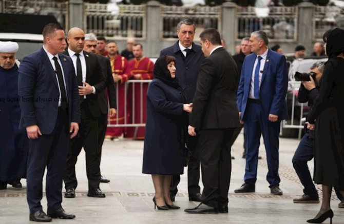 Sahibə Qafarova, Samir Şərifov... — II İlyanın dəfnindən FOTOLAR