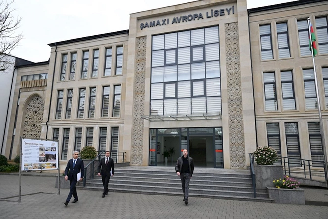 İlham Əliyev Şamaxı Avropa liseyinin yeni binasının açılışında iştirak etdi — FOTOLAR İlham Əliyev Şamaxı Avropa liseyinin yeni binasının açılışında iştirak etdi — FOTOLAR