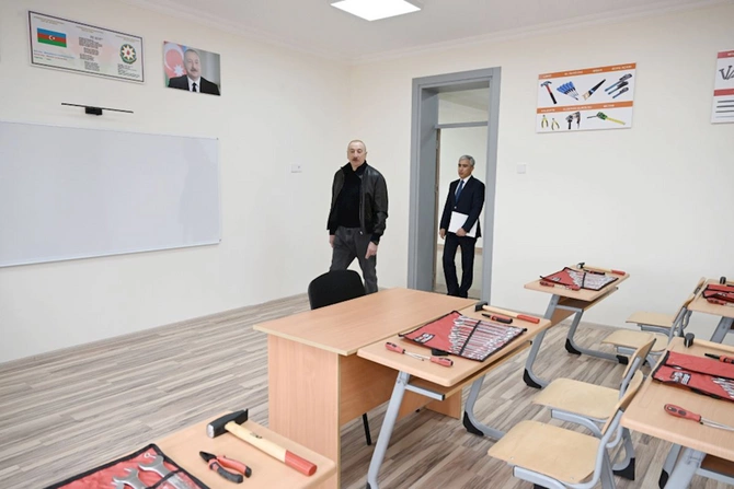 İlham Əliyev Şamaxı Avropa liseyinin yeni binasının açılışında iştirak etdi — FOTOLAR İlham Əliyev Şamaxı Avropa liseyinin yeni binasının açılışında iştirak etdi — FOTOLAR