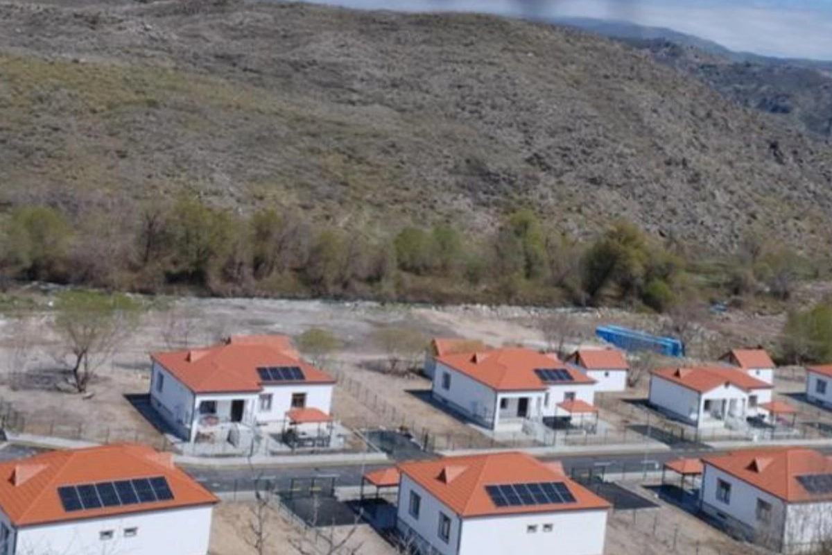 Daha bir deputatın kəndi bərpa olundu — Yeni köç başlayır