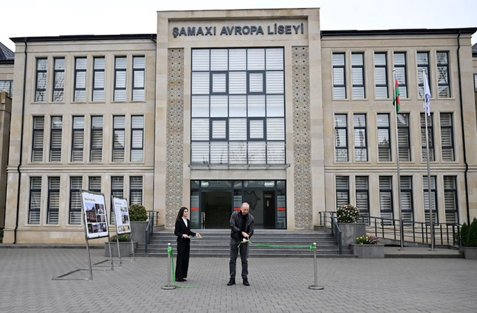 İlham Əliyev Şamaxı Avropa liseyinin yeni binasının açılışında iştirak etdi — FOTOLAR İlham Əliyev Şamaxı Avropa liseyinin yeni binasının açılışında iştirak etdi — FOTOLAR