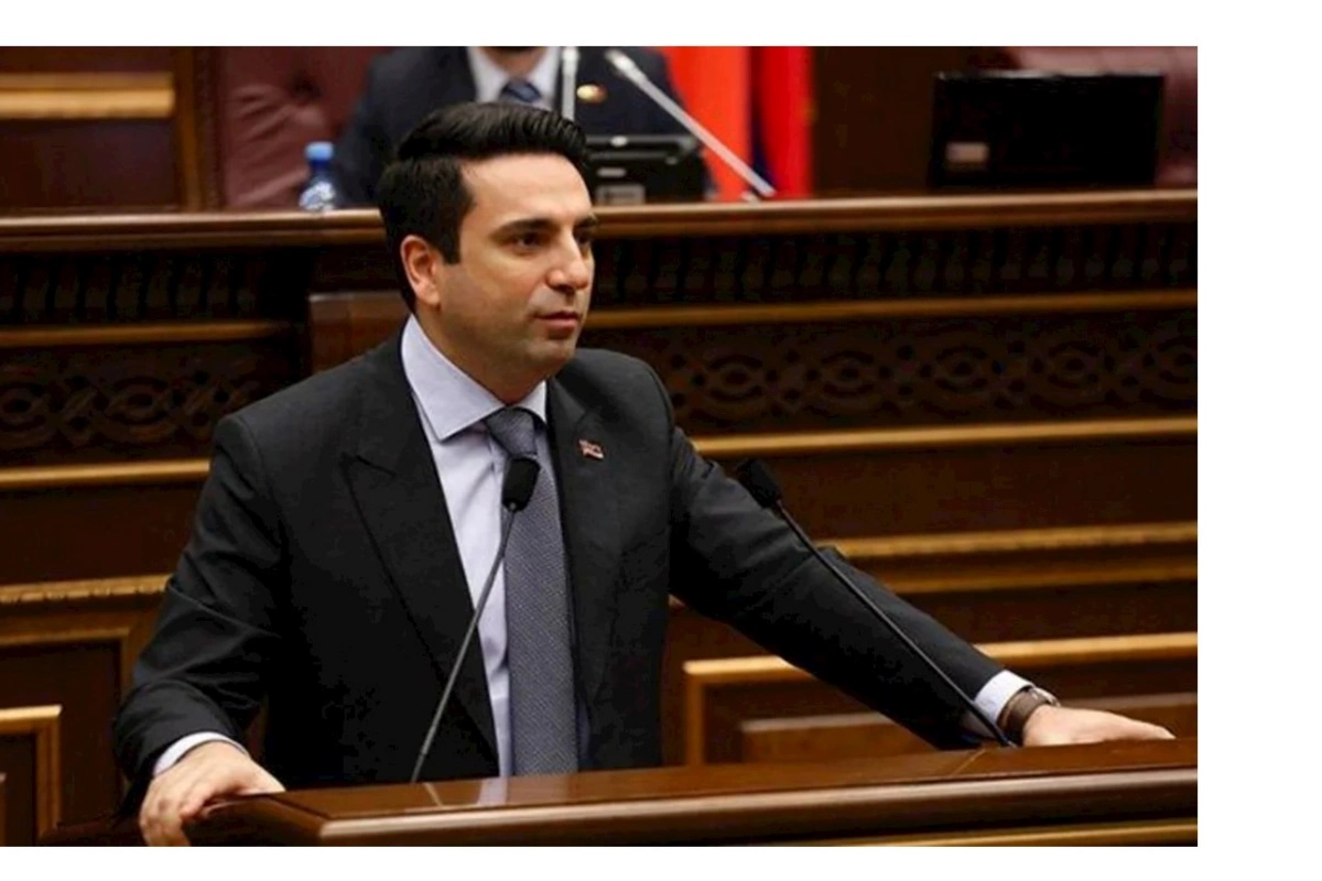 Simonyan Artsax sözü işlədən jurnalistə irad tutdu: Qarabağ Azərbaycana məxsusdur