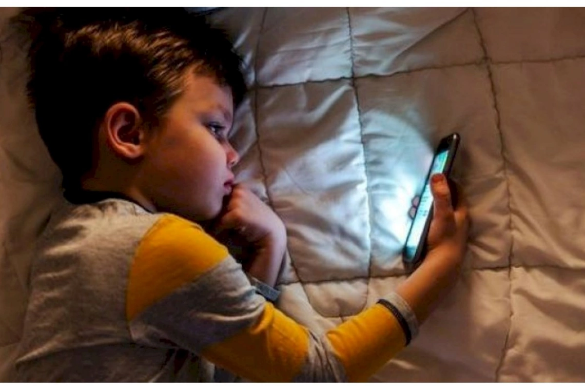 Bu yaşda olanların ağıllı telefon istifadəsinə qadağa qoyulacaq