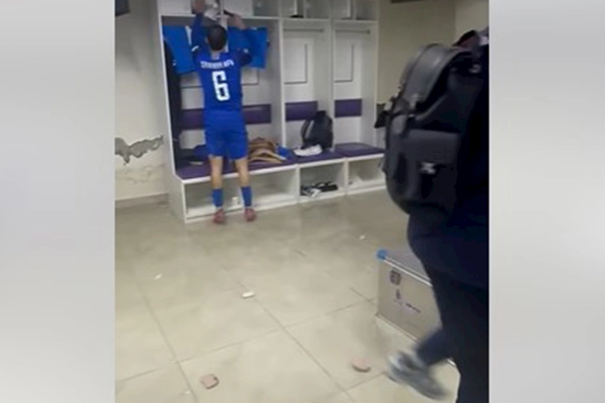 Millimizin stadiondakı paltardəyişmə otağını su basdı — VİDEO