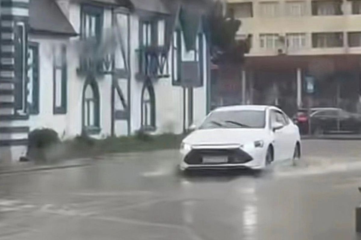 28 Mayı da su basdı — VİDEO/FOTO