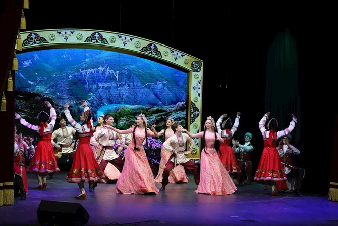 Prezident Dərbənddə Azərbaycan Dövlət Musiqili Dram Teatrının açılışı münasibətilə təbrik ünvanlayıb — FOTOLAR