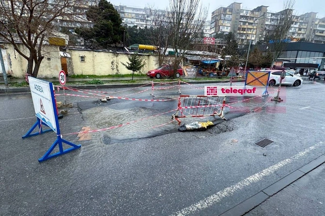 Bakıda yol çökdü — FOTOLAR
