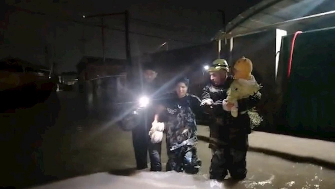 42 nəfər subasmaya görə təxliyyə edildi — YENİLƏNİB (VİDEO/FOTOLAR)