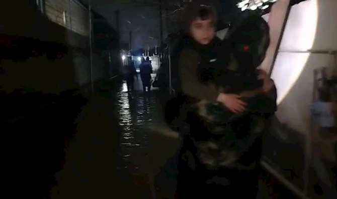 42 nəfər subasmaya görə təxliyyə edildi — YENİLƏNİB (VİDEO/FOTOLAR)