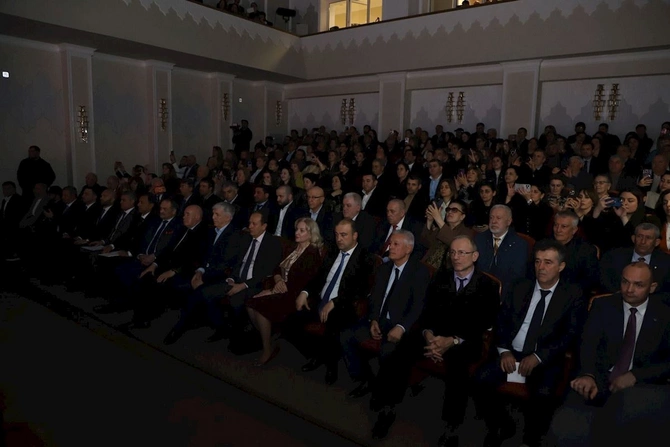 Prezident Dərbənddə Azərbaycan Dövlət Musiqili Dram Teatrının açılışı münasibətilə təbrik ünvanlayıb — FOTOLAR