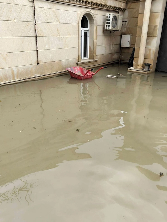 MTRŞ-nın eks-aparat rəhbərinin villasını su apardı — FOTOLAR MTRŞ-nın eks-aparat rəhbərinin villasını su apardı — FOTOLAR